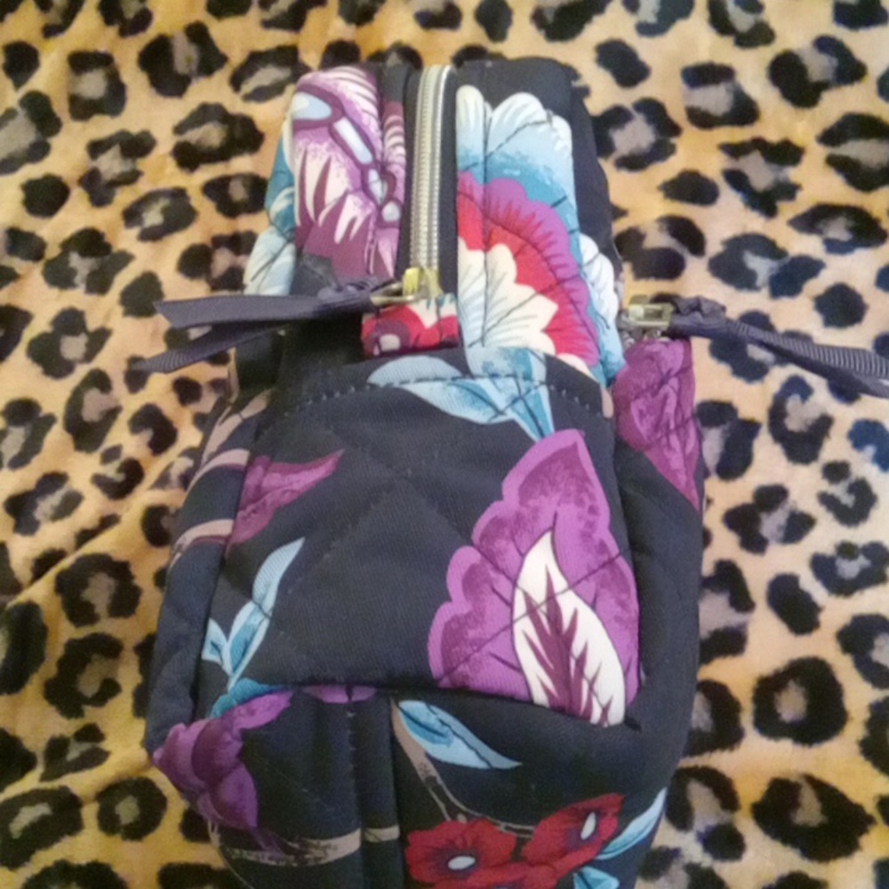SOLD***VERA BRADLEY ICONIC MEDIUM SIZE FLORAL COSMETIC BAG-MAYFLOWER PRINT - Picture 3 of 4